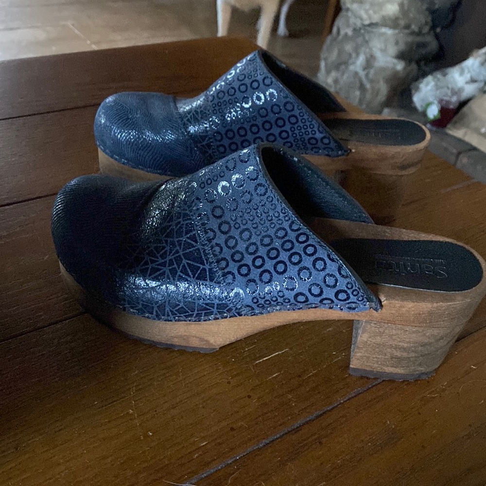 SANITA NAVY LEATHER WOOD CLOGS 39